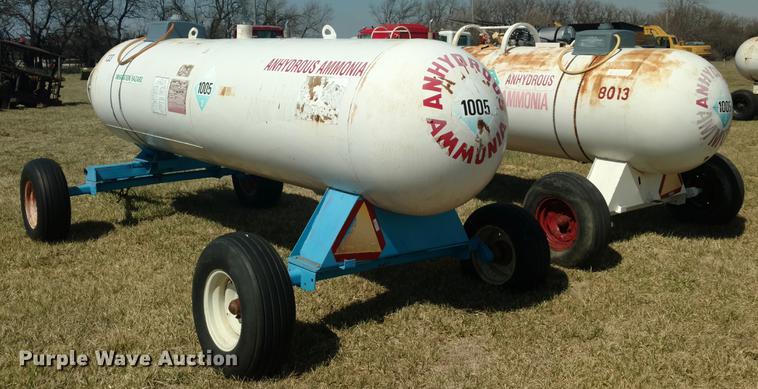 image for item DC0978 (2) anhydrous ammonia tanks