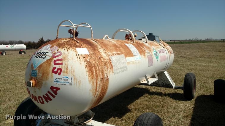 image for item DC0978 (2) anhydrous ammonia tanks