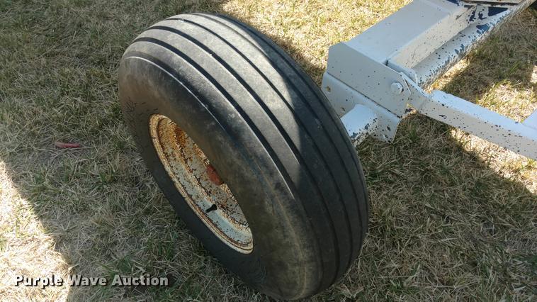 image for item DC0978 (2) anhydrous ammonia tanks