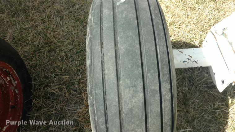 image for item DC0978 (2) anhydrous ammonia tanks