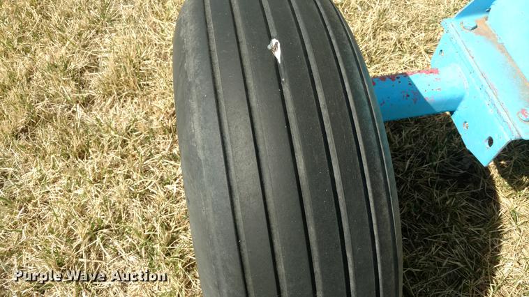 image for item DC0978 (2) anhydrous ammonia tanks