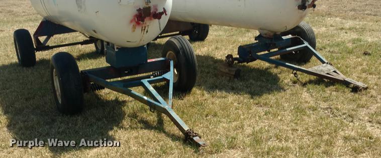 image for item DC0979 (2) anhydrous ammonia tanks