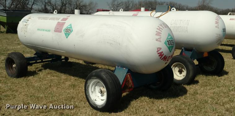 image for item DC0979 (2) anhydrous ammonia tanks