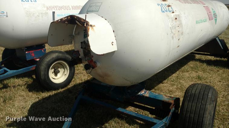 image for item DC0979 (2) anhydrous ammonia tanks