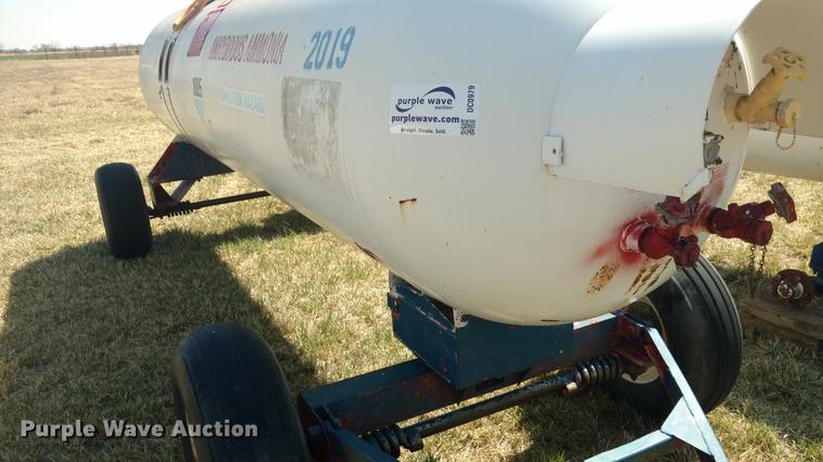 image for item DC0979 (2) anhydrous ammonia tanks