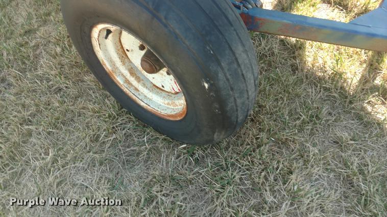 image for item DC0979 (2) anhydrous ammonia tanks