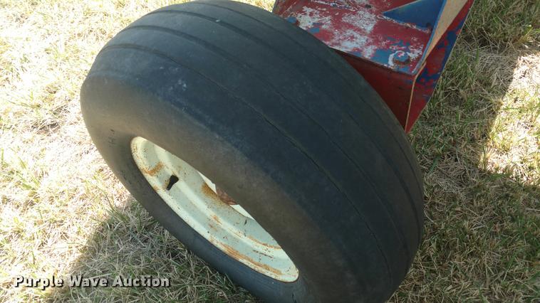 image for item DC0979 (2) anhydrous ammonia tanks