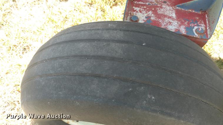 image for item DC0979 (2) anhydrous ammonia tanks