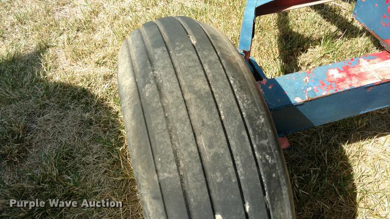 image for item DC0979 (2) anhydrous ammonia tanks