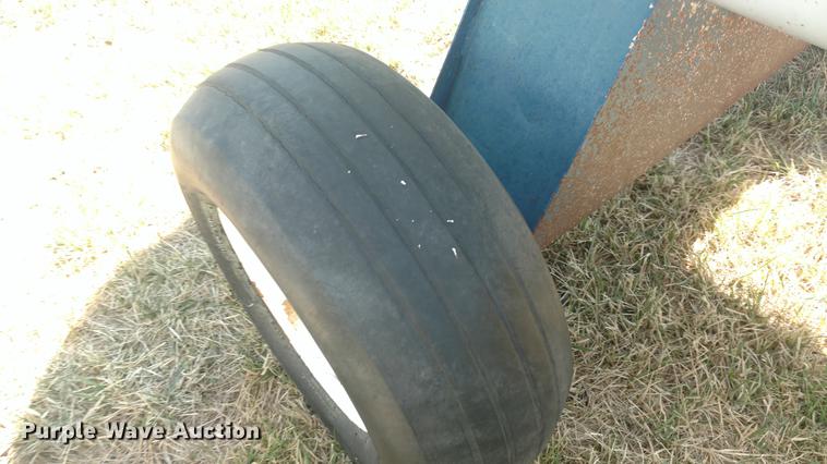 image for item DC0979 (2) anhydrous ammonia tanks