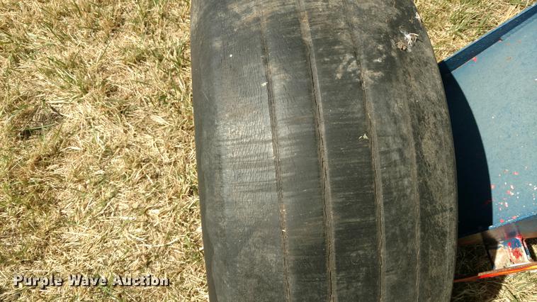 image for item DC0979 (2) anhydrous ammonia tanks