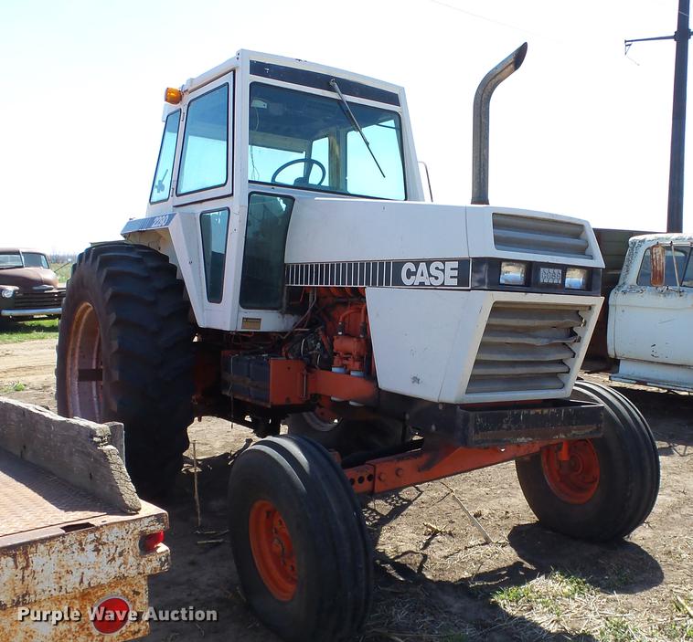 image for item DC3130 Case 2290 tractor