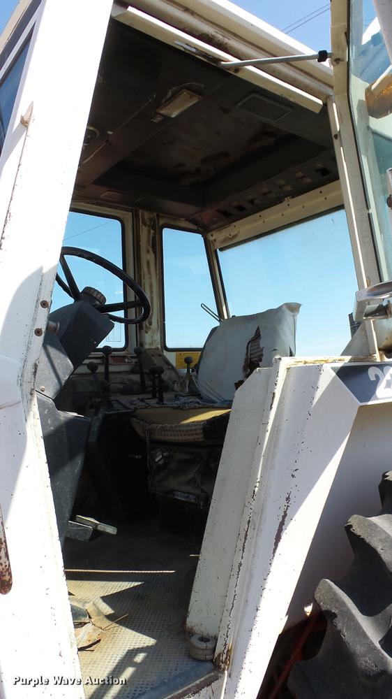 image for item DC3130 Case 2290 tractor