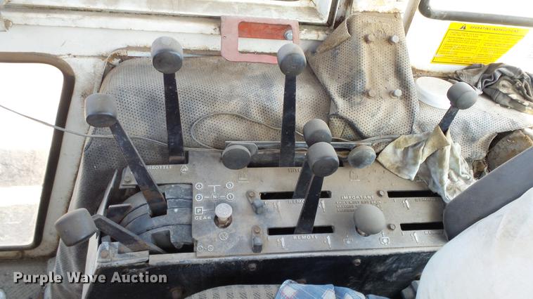 image for item DC3130 Case 2290 tractor