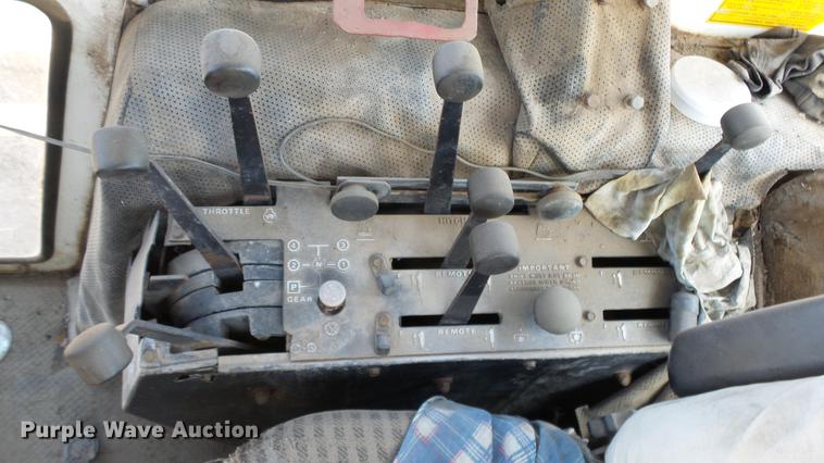 image for item DC3130 Case 2290 tractor