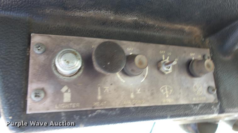 image for item DC3130 Case 2290 tractor