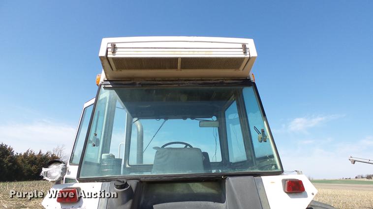 image for item DC3130 Case 2290 tractor