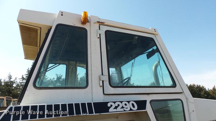 image for item DC3130 Case 2290 tractor