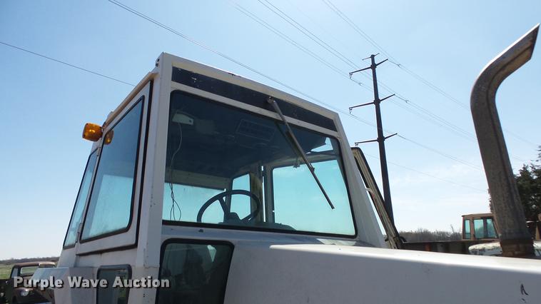 image for item DC3130 Case 2290 tractor