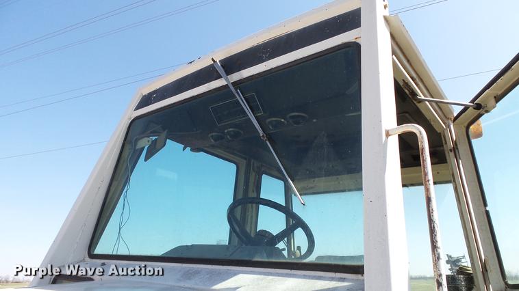 image for item DC3130 Case 2290 tractor