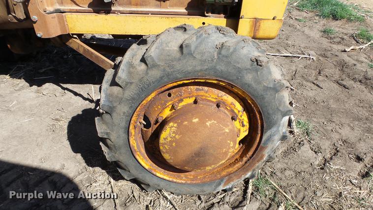 image for item DC3136 Minneapolis Moline G706 MFWD tractor