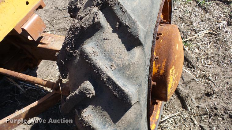 image for item DC3136 Minneapolis Moline G706 MFWD tractor