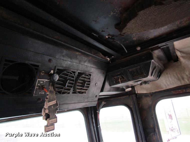 image for item DC4338 Mertz 4250 dry spreader applicator