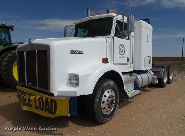 image for item DD1226 1999 Kenworth T800 semi truck
