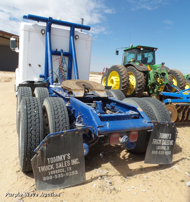 image for item DD1226 1999 Kenworth T800 semi truck