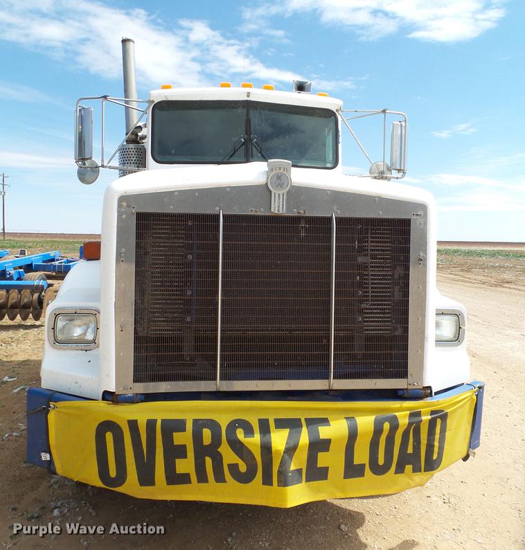 image for item DD1226 1999 Kenworth T800 semi truck