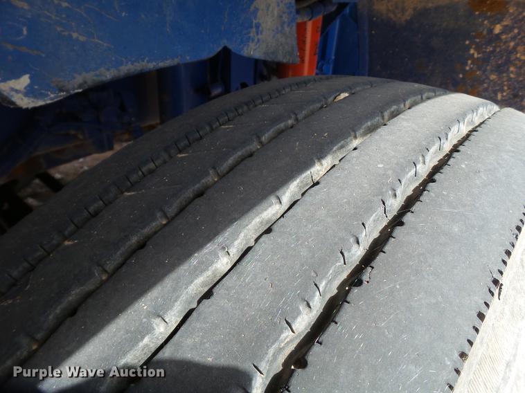 image for item DD1226 1999 Kenworth T800 semi truck