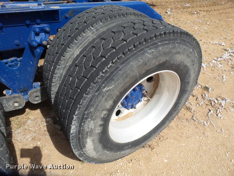 image for item DD1226 1999 Kenworth T800 semi truck