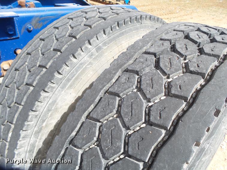 image for item DD1226 1999 Kenworth T800 semi truck