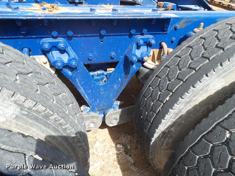 image for item DD1226 1999 Kenworth T800 semi truck