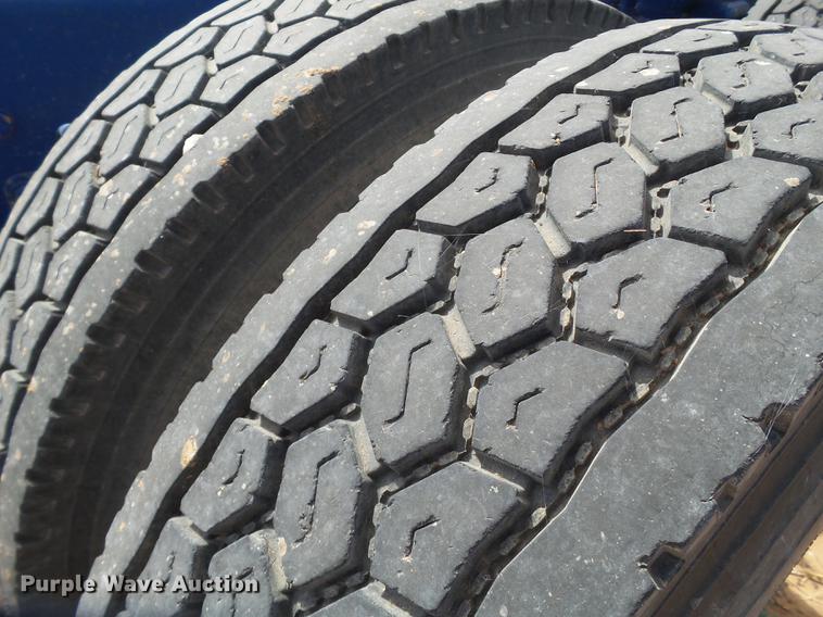 image for item DD1226 1999 Kenworth T800 semi truck