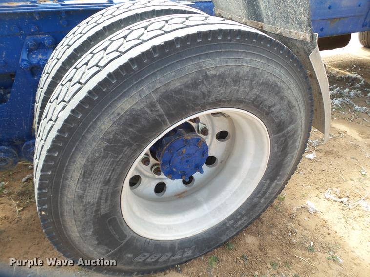 image for item DD1226 1999 Kenworth T800 semi truck