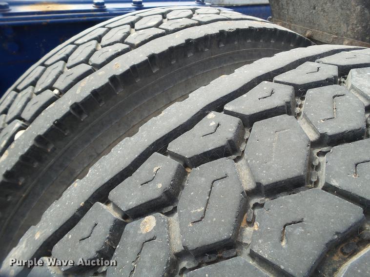 image for item DD1226 1999 Kenworth T800 semi truck