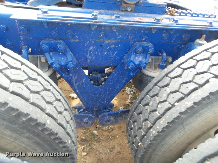 image for item DD1226 1999 Kenworth T800 semi truck