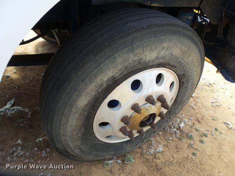 image for item DD1226 1999 Kenworth T800 semi truck