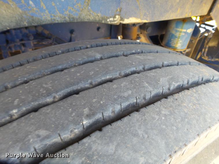 image for item DD1226 1999 Kenworth T800 semi truck