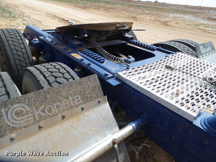 image for item DD1226 1999 Kenworth T800 semi truck