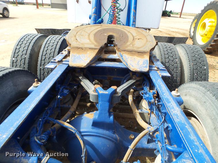 image for item DD1226 1999 Kenworth T800 semi truck