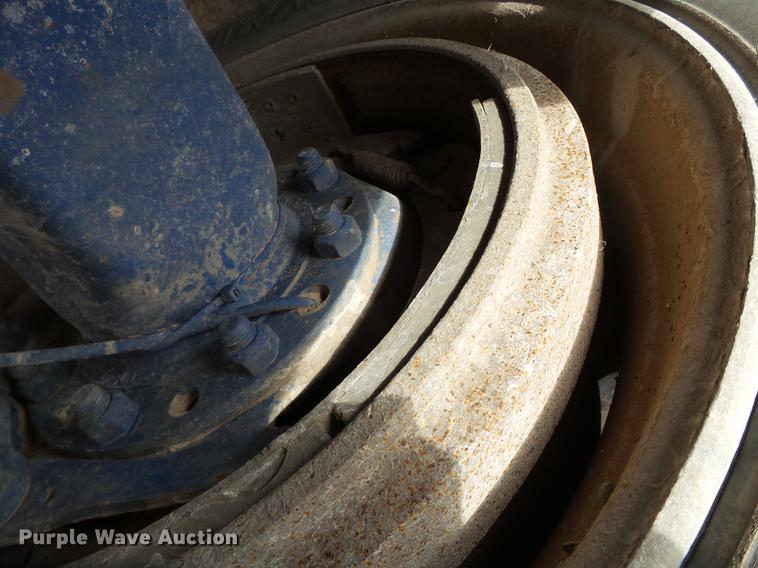 image for item DD1226 1999 Kenworth T800 semi truck