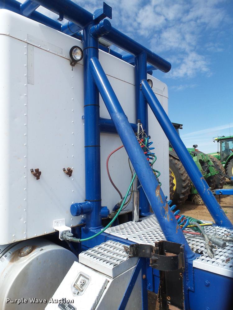 image for item DD1226 1999 Kenworth T800 semi truck