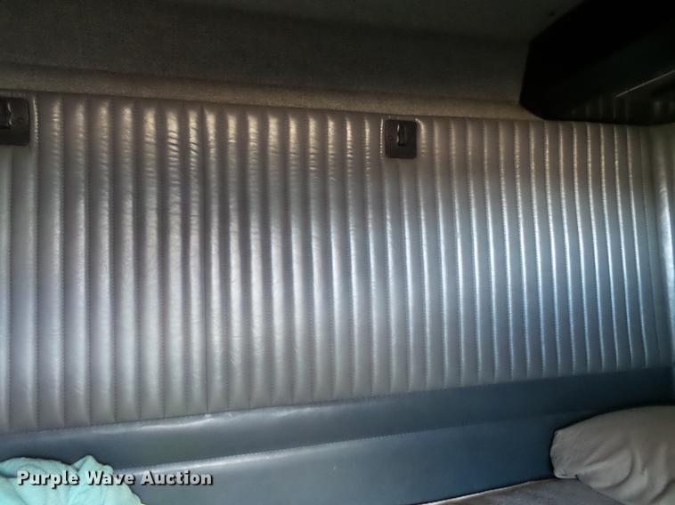 image for item DD1226 1999 Kenworth T800 semi truck