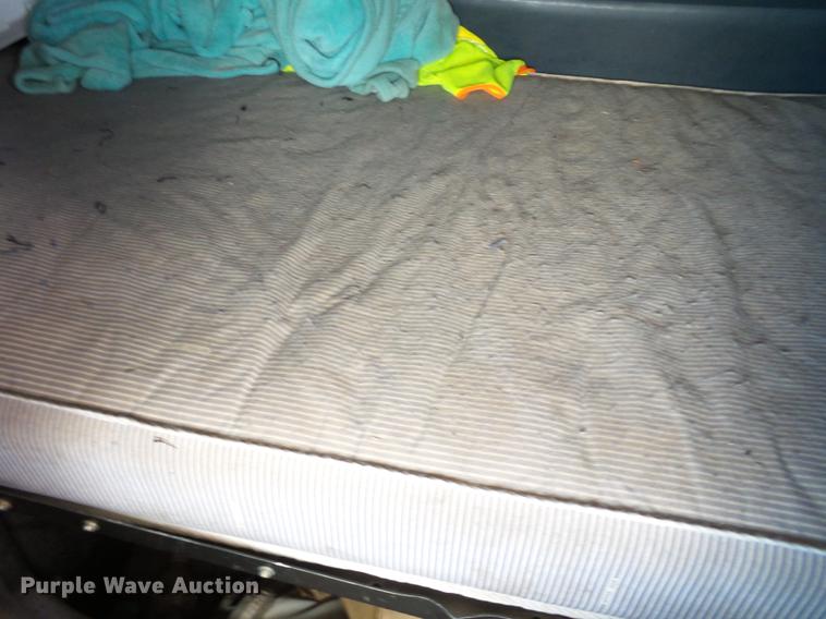 image for item DD1226 1999 Kenworth T800 semi truck