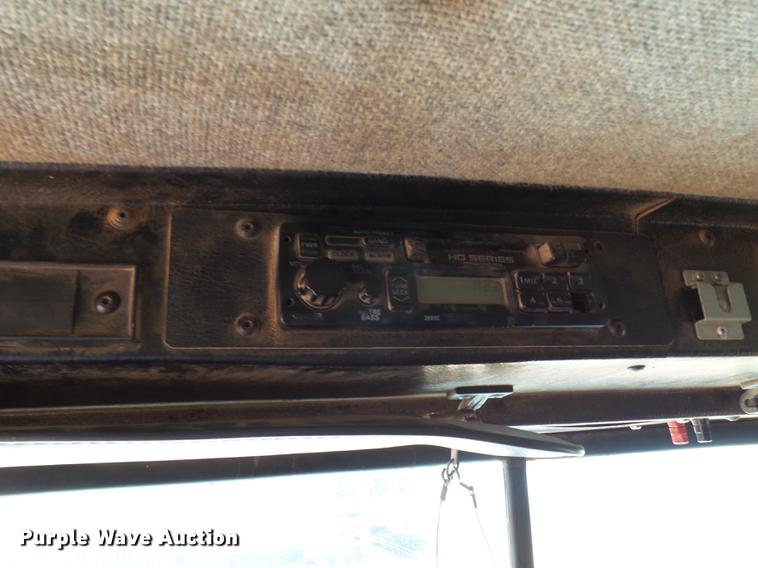 image for item DD1226 1999 Kenworth T800 semi truck