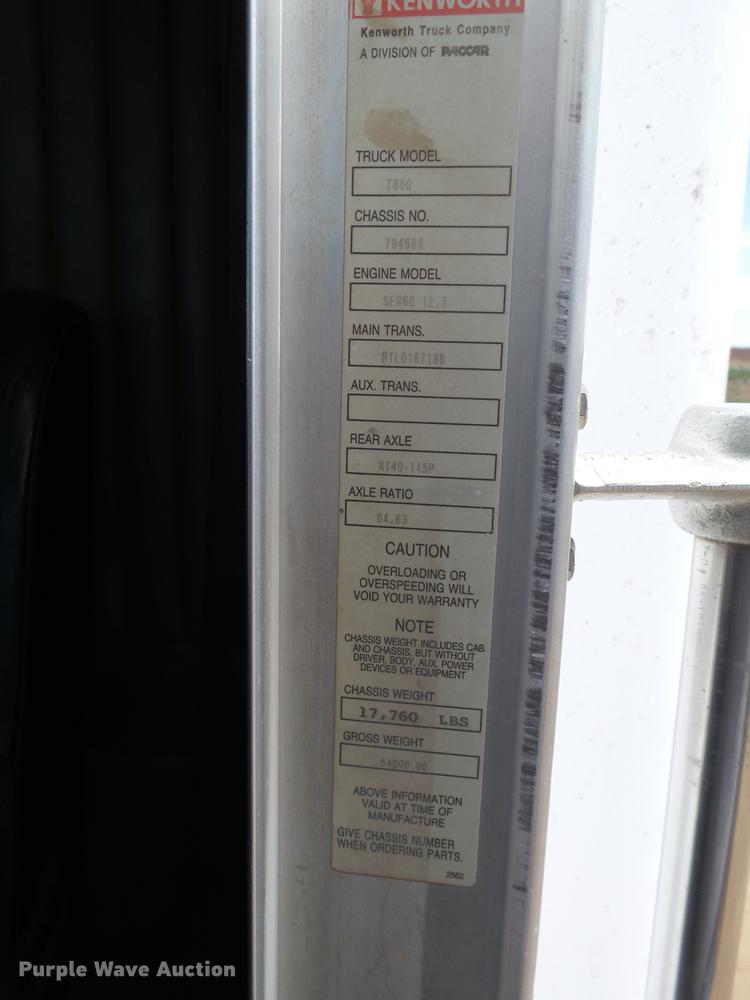 image for item DD1226 1999 Kenworth T800 semi truck