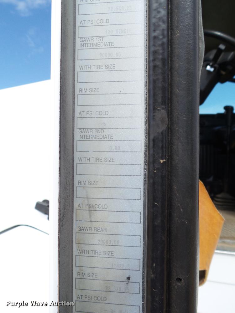 image for item DD1226 1999 Kenworth T800 semi truck