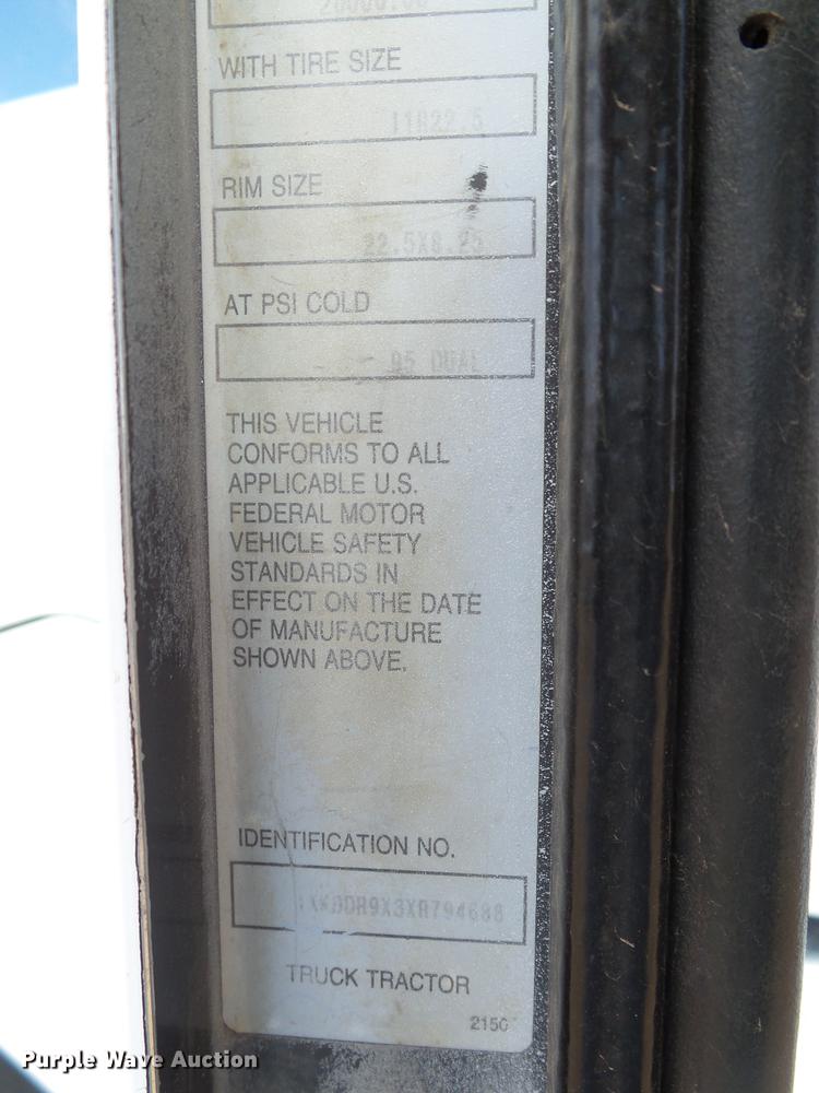 image for item DD1226 1999 Kenworth T800 semi truck